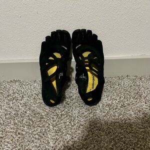 Vibram FiveFingers Minimalist Toe Shoes | Size 40 | Black/Yellow